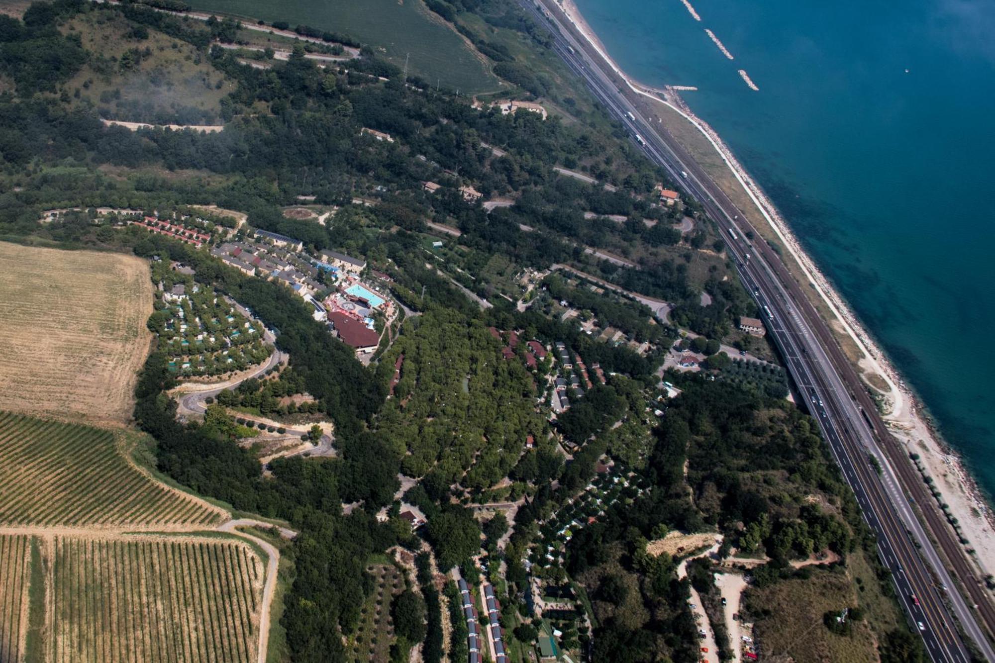 Centro Vacanze Mirage Torre di Palme Eksteriør billede
