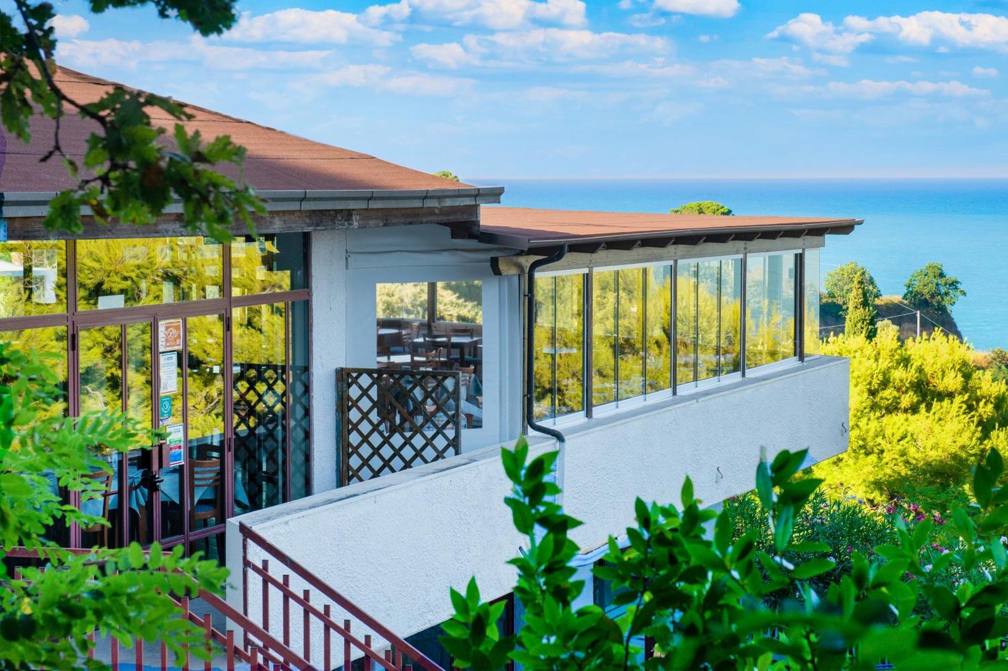 Centro Vacanze Mirage Torre di Palme Eksteriør billede